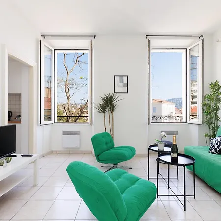 Bngo I Emerald I 6 Pax, Center 칸느